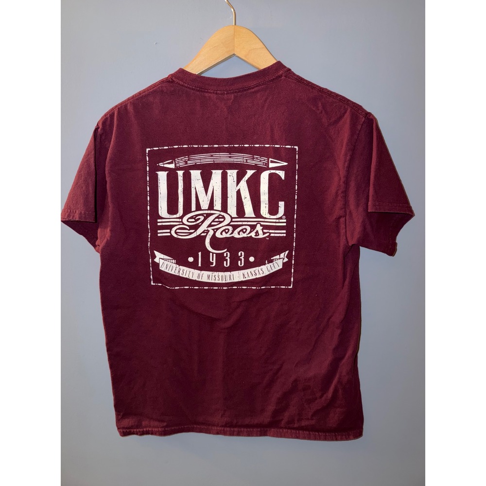 Gildan UMKC Roos University of Missouri Kansas City Graphic T-Shirt‎ Maroon Med